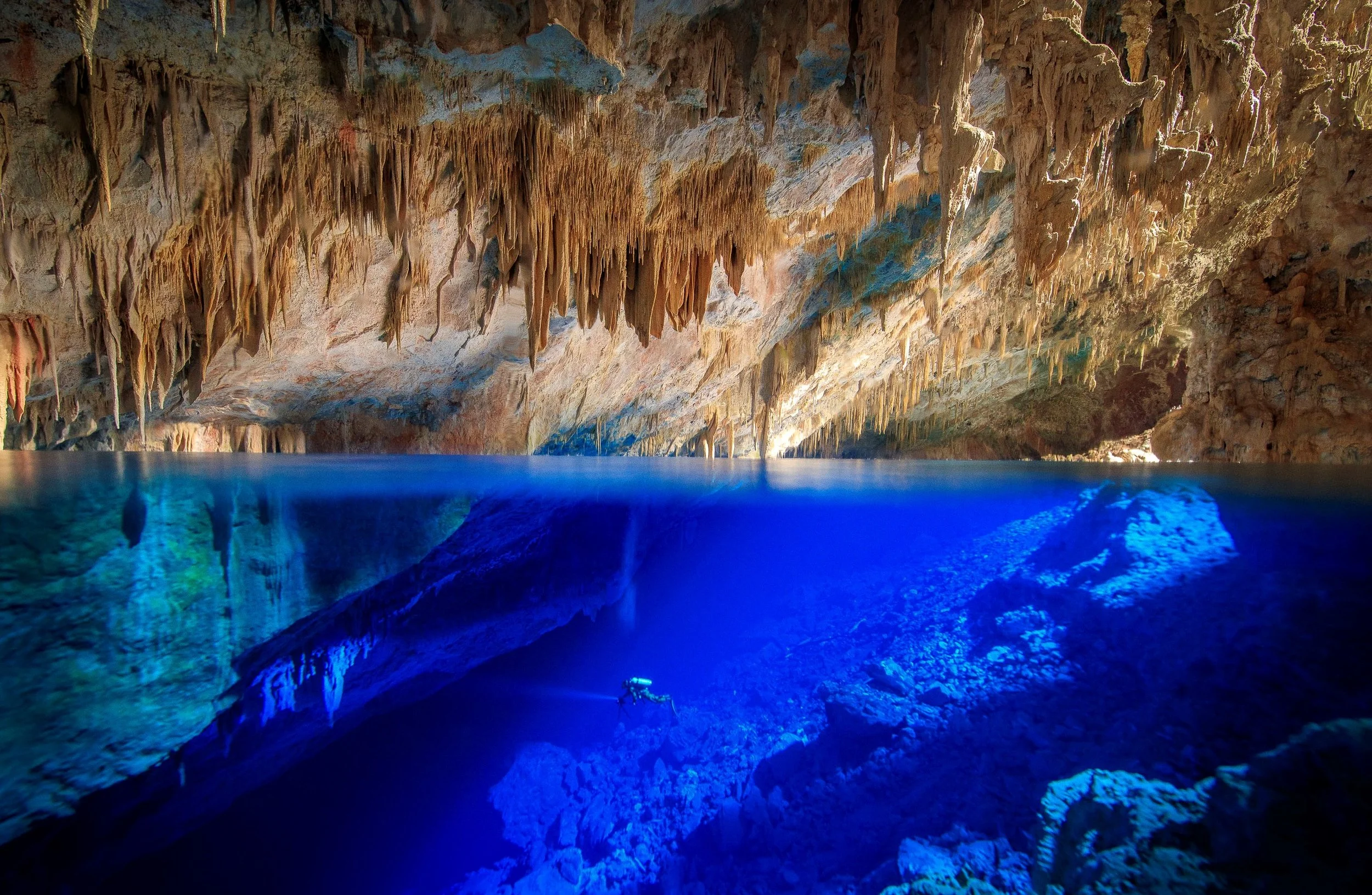 Gruta do Lago Azul